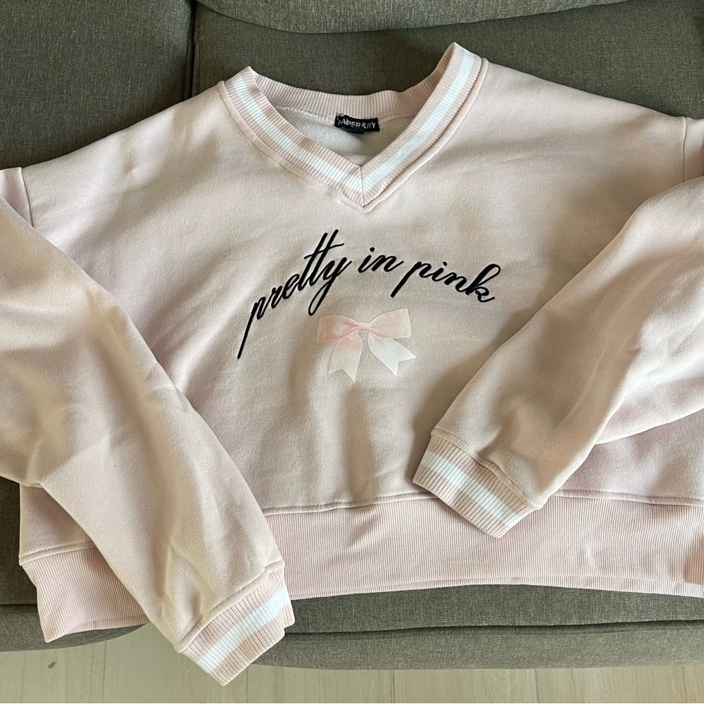 Juniors Girl’s Harper & Ivy “ pretty in pink” sweatshirt, size large